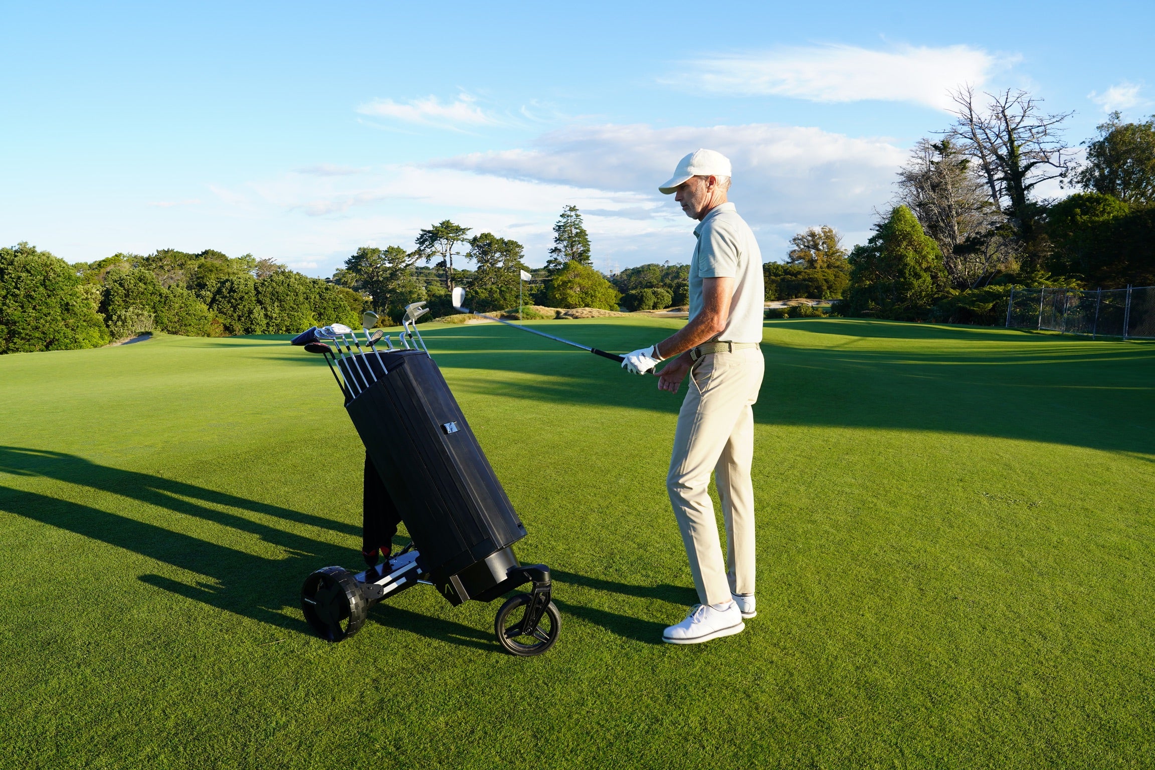 Golf pro with Uforia Golf bag Edrive suite